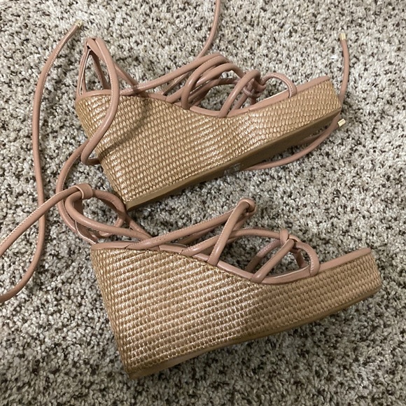 NWOT Antonio Melani wrap around the ankle, nude strappy wedges - size 8.5 - Picture 5 of 7